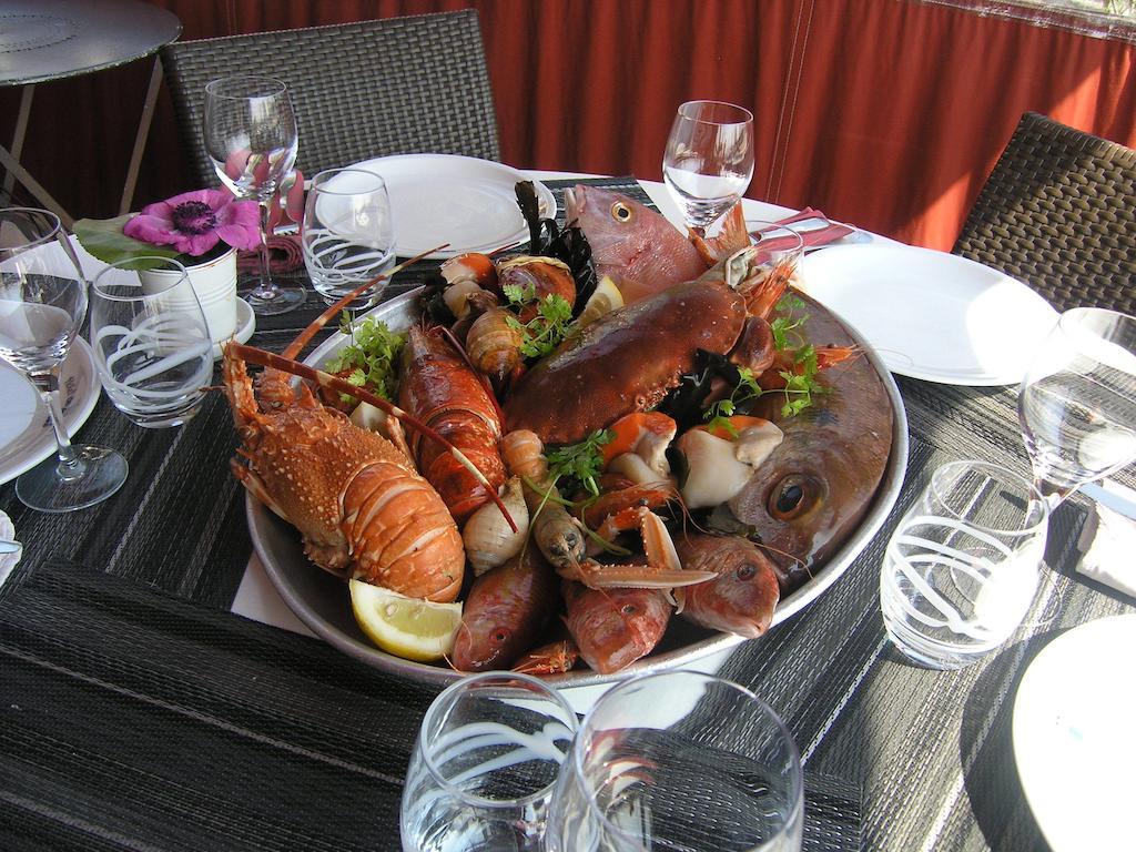 Hotel Restaurant De La Tour Sanary-sur-Mer Luaran gambar